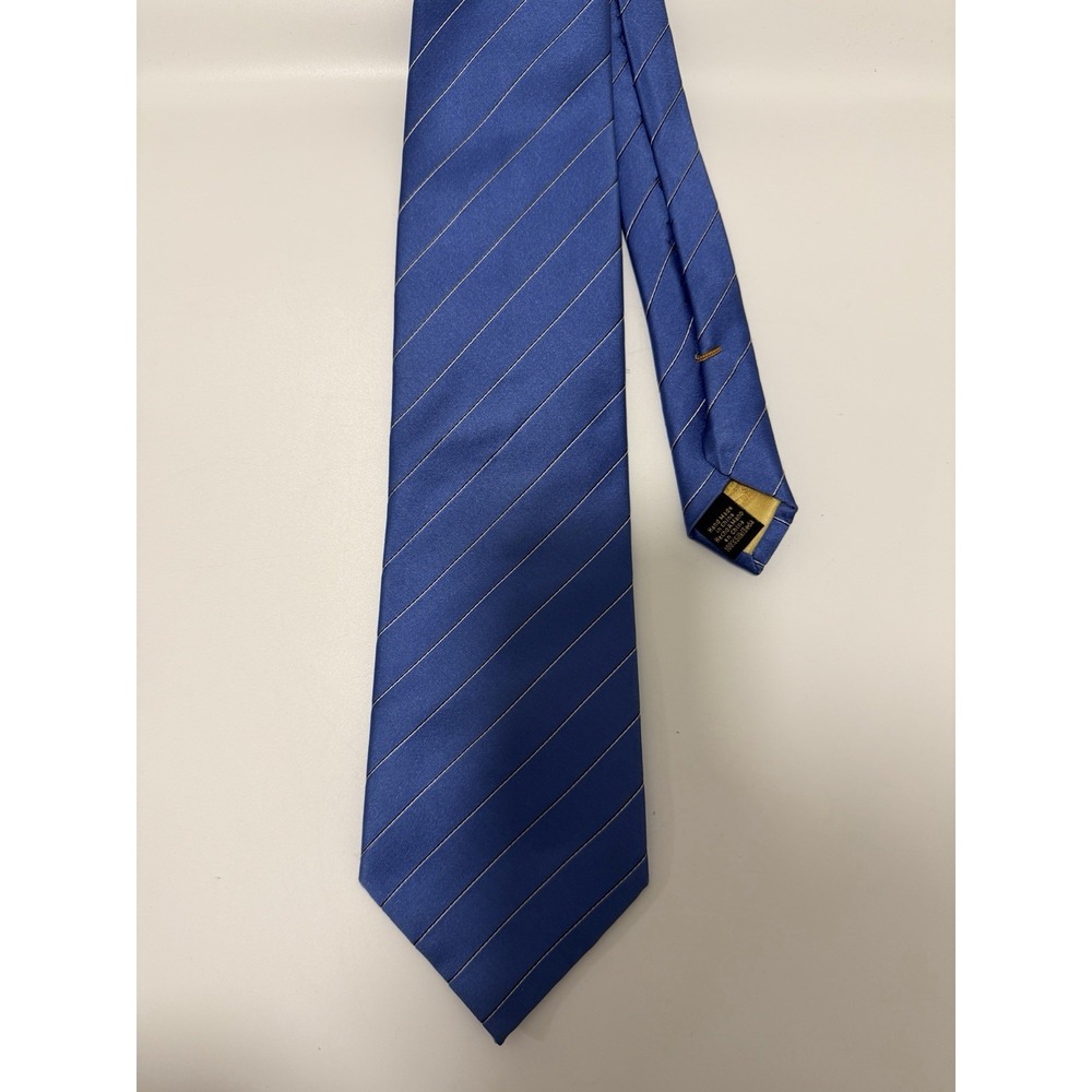 Donald J. Trump Signature Collection Blue/White Striped 100% Silk Neck Tie